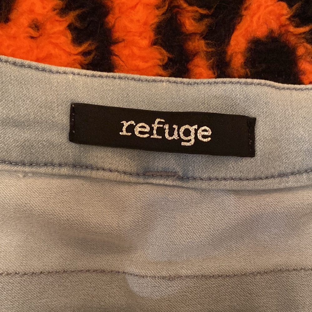 Shorts - Picture 2 of 3